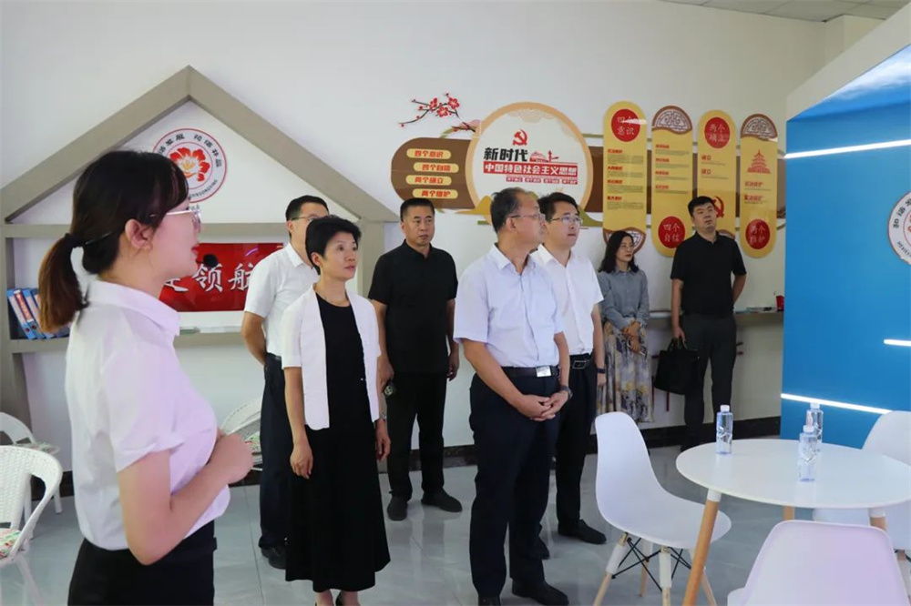 省人社廳黨組成員、副廳長(zhǎng)衣軍強(qiáng)一行來(lái)我公司調(diào)研